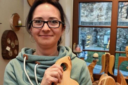 Gestalterin erweckt Holz aus der Eiszeit wieder zum Leben - In Plauen betreibt Steffi Bauer ein Geschäft.