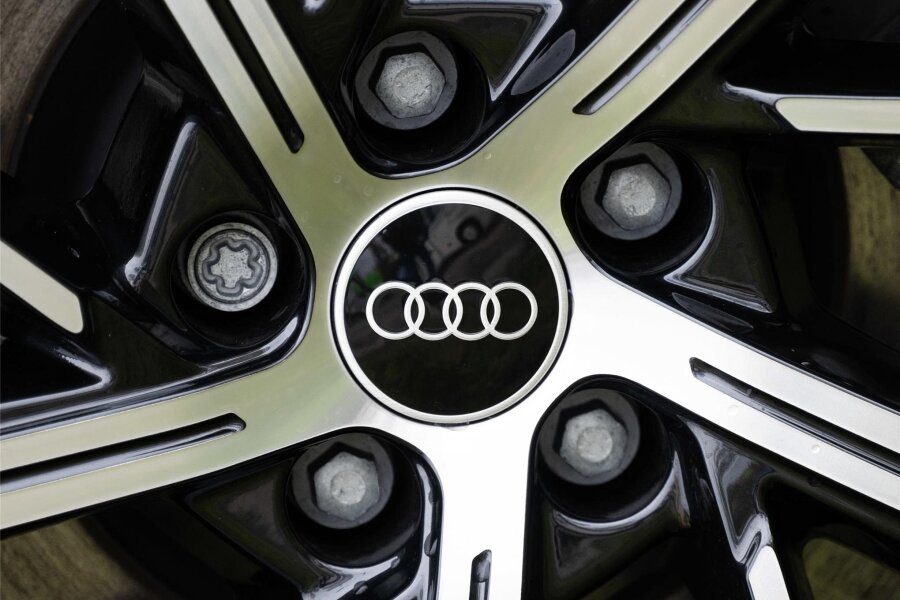 Gestohlener Luxus-Audi: Polizei ermittelt zu Diebstahl-Serie im oberen Vogtland - Der gestohlene Audi E-Tron wurde in Tschechien wiedergefunden. Laptop und Bargeld fehlten
