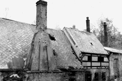 Gesucht: Fotos und ihre Geschichte(n) - Vor 30 Jahren sah der Neuhammer im Saigerhüttenareal Olbernhau- Grüntal schlimm aus: Löcher im Dach, bröckelnder Putz, unansehnliches Außengelände. 