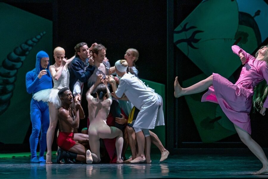 Getanzter Nord-"Faust" in Dresden - Viel los beim Ballett "Peer Gynt" in der Semperoper, hier ein Szenenfoto in der Besetzung mit Zarina Stahnke als "Grüne" im Vordergrund. 