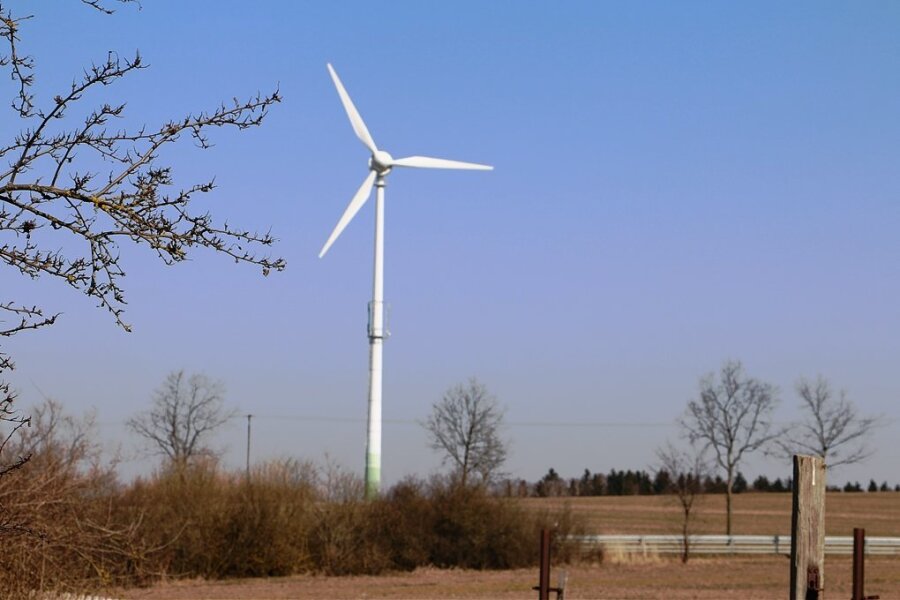 Geteiltes Echo auf Windkraftpark-Pläne in Langenbach - Das bereits stehende einzelne Windkraftrad auf der Mielesdorfer Höhe befindet sich auf Thüringer Flur.