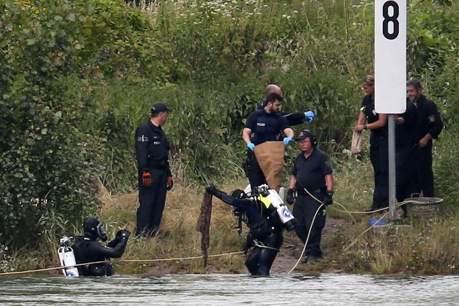 Getötete 15-Jährige starb durch Ertrinken - Polizeieinsatz am Rheinufer.