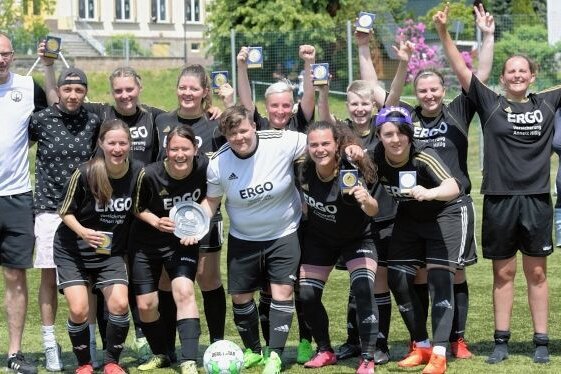 Geübte Meisterinnen verzichten erneut auf den Aufstieg - Die Frauen des SV Affalter sind mit zwölf Punkten Vorsprung auf den Zweiten erneut Kreisligameister im Erzgebirge geworden. 