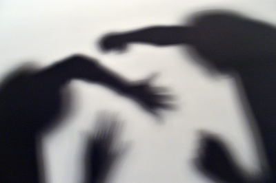 Gewalt gegen Frauen: Was die Leidenszeit verlängert - Die Studie zur Betroffenheit von Frauen durch sexuelle und häusliche Gewalt in Sachsen hat alarmierende Ergebnisse geliefert. Mehr als die Hälfte der beziehungserfahren Frauen hat Gewalt in der Partnerschaft erlebt.