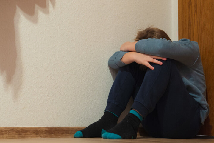 Es ist schwierig, zu erkennen, wenn Kindern zu Hause Gewalt widerfährt. Denn viele Opfer schweigen aus Angst oder Scham. 
