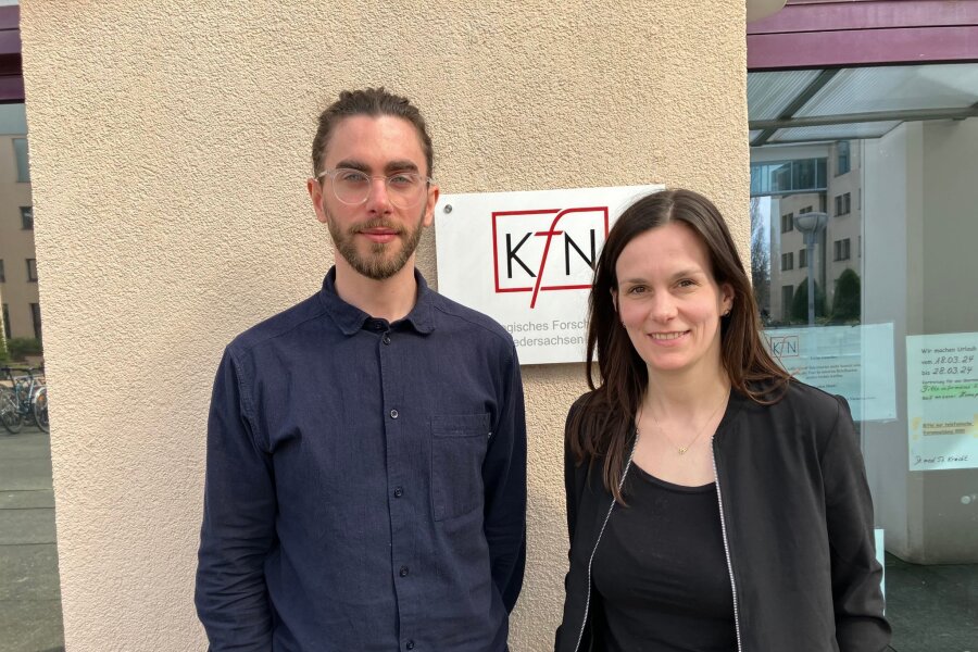Gewalt in Partnerschaften trifft auch Männer - Philipp Müller und Laura-Romina Goede sind Mitautoren der neuen Studie "Gewalt gegen Männer in Partnerschaften" des Kriminologischen Forschungsinstituts Niedersachsen (KFN).