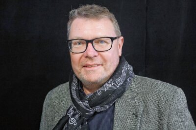 Gewandhaus Zwickau ist Thema in Fachzeitschrift - Autor Silvio Gahs, Technischer Direktor des Theaters Plauen-Zwickau.