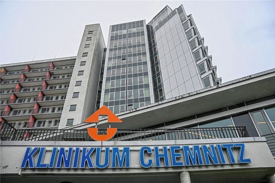 Gewerkschaft bestreikt Klinikum Chemnitz am Mittwoch - fast alle Operationen und Untersuchungen abgesagt - Nicht nur am Standort des Klinikums an der Flemmingstraße (im Bild), auch im Küchwald-Krankenhaus soll am Mittwoch gestreikt werden. 