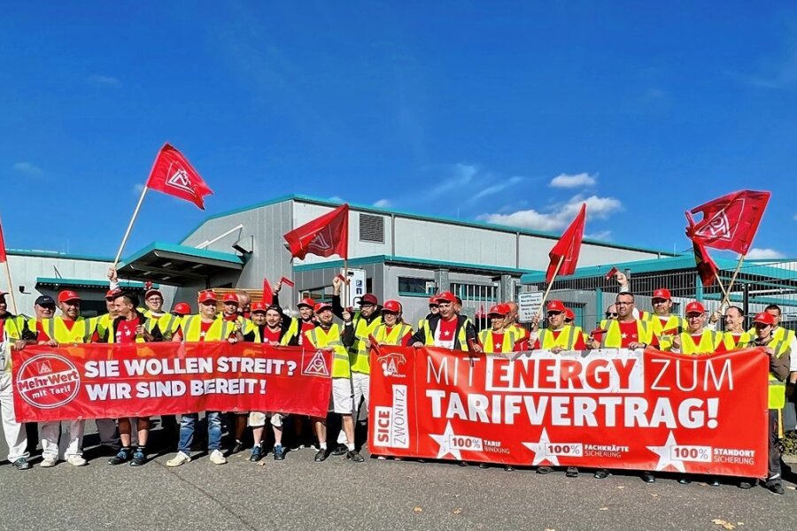 Gewerkschaft und  Siemens-Belegschaft fordern in Zwönitz Tariflöhne - Vorm Werktor bei Siemens in Zwönitz hat es am Mittwoch Proteste für höhere Löhne gegeben. 