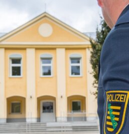 Gewerkschaft: Viele Polizeischüler wollen nicht nach Schneeberg - Auf dem Gelände der ehemaligen Jägerkaserne ist seit 2015 Sachsens modernste Polizeischule entstanden. 