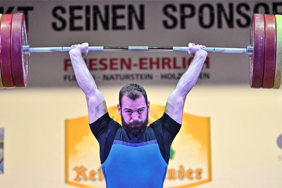 Gewichtheber Raphael Friedrich aus Rodewisch liegt im internen Olympiaduell vorerst hinten - Hantel-Ass Raphael Friedrich hat die Olympiateilnahme noch nicht abgeschrieben.