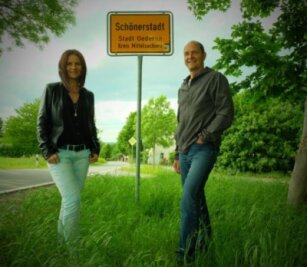 Gewinner des Kreiswettbewerbes "Unser Dorf hat Zukunft" steht fest - Konnten die Jury begeistern: Schönerstadts Ortsvorsteherin Susan Leithoff und ihr Stellvertreter Uwe Klöden. 
