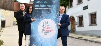 Gewitter sorgt für Ende von Kinderfest - Andreas Schwinger, Anja Fiedler und Oberbürgermeister Sven Krüger (v. l.) präsentierten im vergangenen Jahr das Logo zum Jubiläum.