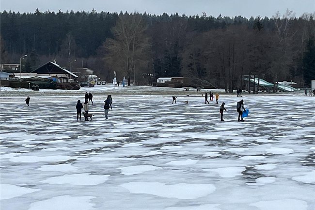 Geyerscher Teich im Frost Unterschätzen hier einige die Gefahr?