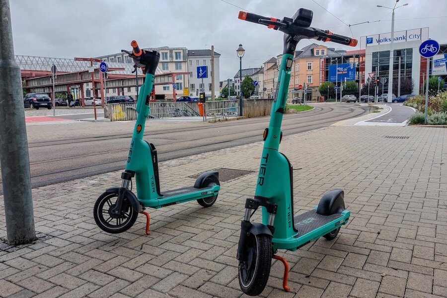 Gibt es in Zwickau weiterhin E-Scooter? - Sind E-Roller in Zwickau noch attraktiv? „Tier Mobility“ ist derzeit der einzige Verleih-Anbieter in der Stadt. Der steht seit vergangenem Jahr vor Problemen.