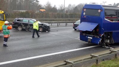 Glätte auf der A2: Bis zu 15 Fahrzeuge in Unfall verwickelt - 
