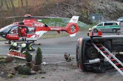 Glätteunfall in Wolfsgrün: 37-Jähriger schwer verletzt - 