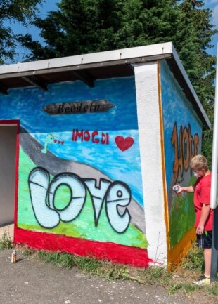 Glaube, Liebe und Hoffnung gibt es jetzt in Beedeln beim Warten auf den Bus - 