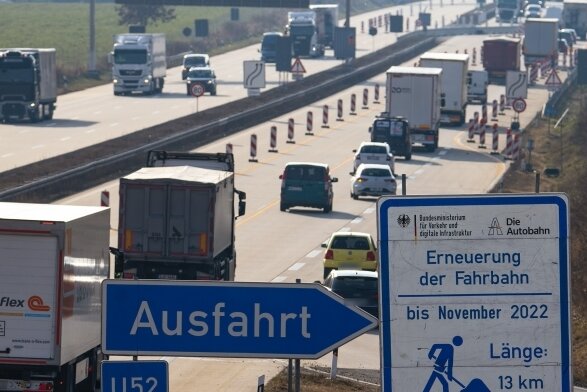 Am heutigen Montag sollen auf der Autobahn zwischen Glauchau-Ost und Schmölln die Sanierungsarbeiten beginnen, die sich bis in den November hinziehen werden. 