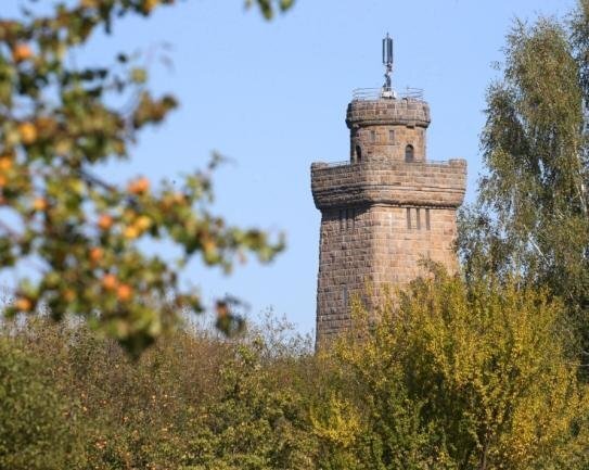 Glauchau: Bismarckturm beschmiert - Unbekannte haben den Glauchauer Bismarckturm zwischen Dienstag und Mittwochvormittag beschmiert.