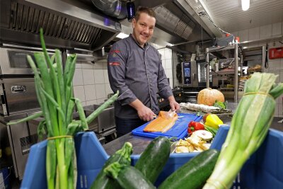 Glauchau: Kostet das Essen im Restaurant bald 30 Euro? - Restaurantchef Benny Treiber muss in der Küche der „Erbschänke“ in Wernsdorf selbst in der Küche stehen.