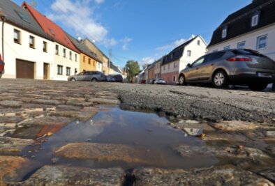 Glauchau muss für Straßenbau tiefer in die Tasche greifen - Der Bau der Breiten Straße kostet die Stadt Glauchau unverschuldet knapp 120.000 Euro mehr.