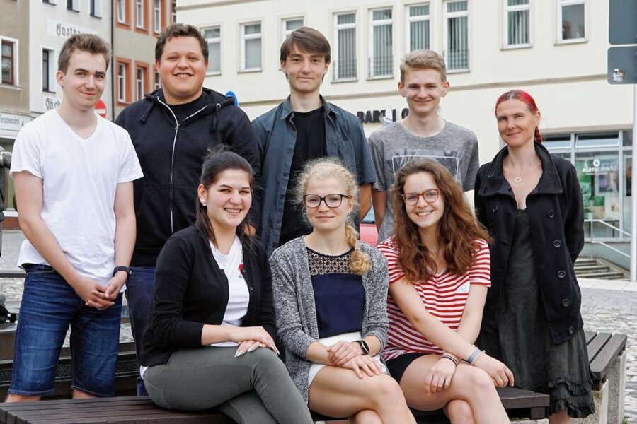 Glauchau sucht Nachrücker für Jugendbeirat - Acht Jugendliche, die im März 2022 zum Jugendbeirat Glauchau gehörten. 