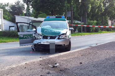 Glauchau: Zwei Polizisten bei Unfall verletzt - 