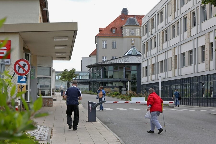 Glauchauer Klinikum erlaubt zwei Besucher pro Tag - Das Glauchauer Krankenhaus hat leicht veränderte Besuchsregelungen. 
