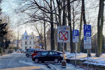 Glauchauer Stadtring wird gesperrt - Das Schild an der Paul-Geipel-Straße kündet von der Sperrung des Stadtrings in Glauchau.