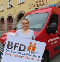 Glauchauerin hilft freiwillig in Werdau - Annika Lindig absolviert ihren Bundesfreiwilligendienst bei der Feuerwehr in Werdau. Die 17-Jährige will Rettungssanitäterin werden.