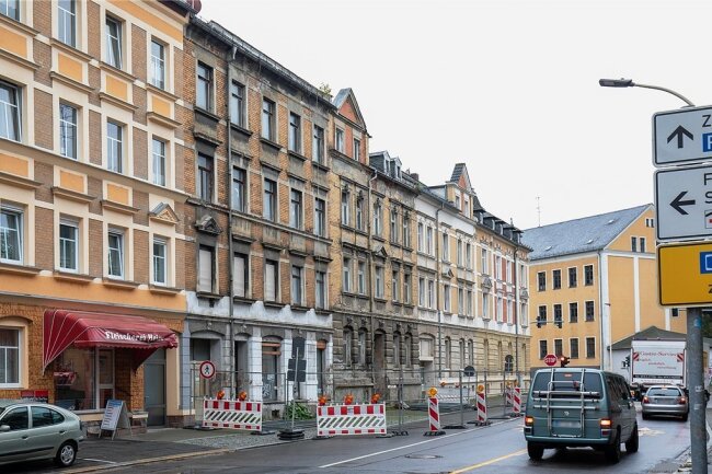 Glauchaus Abrisshäuser führen zu Problemen - Die Sperrung an der Schlachthofstraße in Glauchau führt zu Parkproblemen für die Anwohner. 