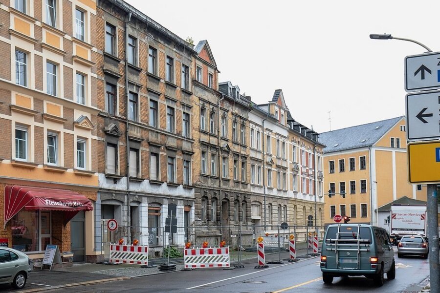 Glauchaus Abrisshäuser führen zu Problemen - Die Sperrung an der Schlachthofstraße in Glauchau führt zu Parkproblemen für die Anwohner. 