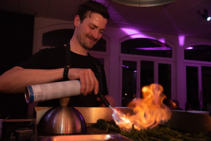 Globalfilet serviert Vegetarisches - Kevin Seidel beim Zubereiten von Brokkoli im Pop-up-Restaurant: Gemüse spielt bei der Neuauflage des Formats ab Februar die Hauptrolle. 