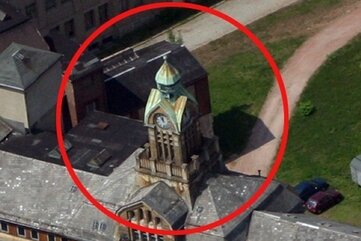 Glockenraub in Aue: Razzia bei zwei Tatverdächtigen - Der Turm der Wellner-Brache Aue, aus dem die Glocken verschwunden sind.