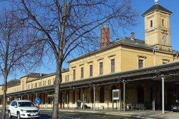 Dieses Bahnhofsgebäude befindet sich in Reichenbach. 