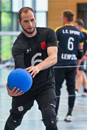 Goalball: Nach "Holzmedaille" bei der EM Riesenerleichterung - Goalballer Oliver Hörauf voller Konzentration auf den nächsten Angriff. 