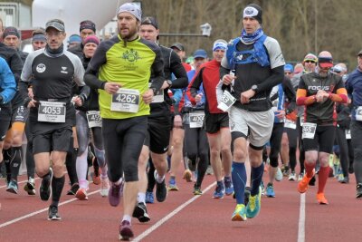 Göltzschtalmarathon: Teilnehmerzahlen - Der 55. Göltzschtal-Marathon startet am Samstag in Lengenfeld – hier der Start zum Marathon im letzten Jahr.