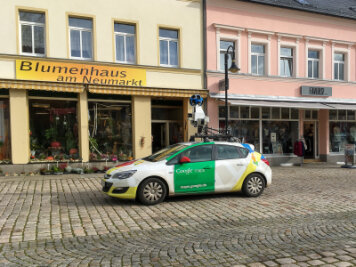 Google-Auto tourt durch Auerbach - Ein Fahrzeug von Google war am Mittwoch unter anderem am Auerbacher Neumarkt unterwegs.