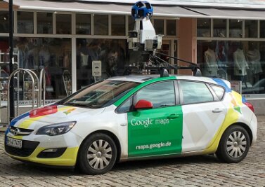Google-Auto tourt durch Reichenbach - Dieses Kamera-Auto von Google war am Mittwoch am Auerbacher Neumarkt auf Achse, am Donnerstag in Reichenbach.