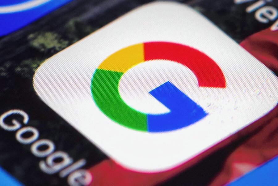 Google: Billionenfach bewährt - An mobiles Internet hat vor 25 Jahren noch kaum einer gedacht: Das Google-Logo auf einem Smartphone. Auf mehr als zehn Milliarden drahtlosen Geräten ist die Suchmaschinen-App heute installiert. 
