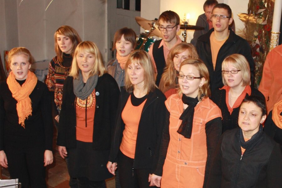 Gospelchor gastiert in Pausaer Kirche - Orange Voices bringen Gospel zu Gehör.