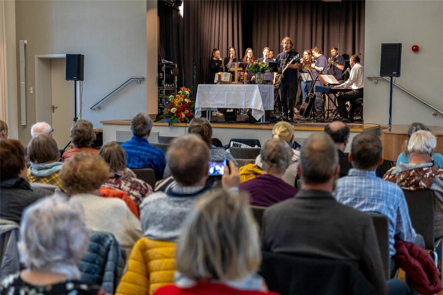 Gottesdienst erinnert an Weihe der Rodewischer Krankenhauskirche - Das Bandprojekt der Kirche sorgte für den musikalischen Rahmen beim Festgottesdienst.