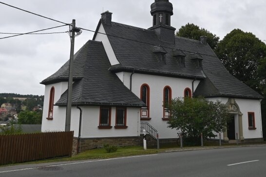 Gotteshaus wird ein Jahrhundert alt - St. Bonifatius liegt direkt an der B 95 in Bärenstein.