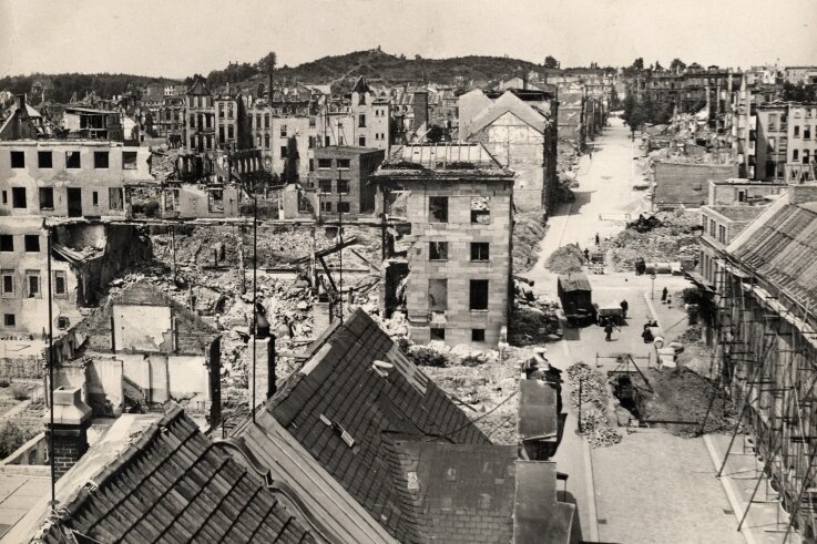 Die Plauener Gottschaldstraße 1946. Der Zweite Weltkrieg hatte auch dort viele Häuser zerstört.