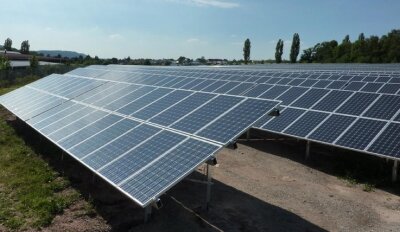 Größter Solarpark im Kreis wird gebaut - 
              <p class="artikelinhalt">Das Foto zeigt den Solarpark Hildburghausen in Thüringen, der im Auftrag von Green Energy 3000 errichtet worden ist. Ähnlich wird auch die Scheibenberger Fotovoltaik-Anlage aussehen. </p>
            
