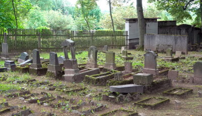 Grabsteine auf dem Jüdischen Friedhof in Chemnitz offenbar umgestoßen - Mehrere Kindergrabsteine wurden auf dem Jüdischen Friedhof vermutlich umgestoßen. 