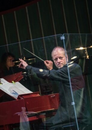 Generalmusikdirektor Jörg Pitsch-mann plant mehrere Sinfonie- konzerte.