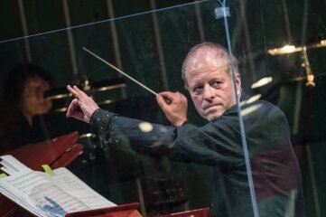 Generalmusikdirektor Jörg Pitsch-mann plant mehrere Sinfonie- konzerte.