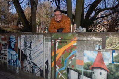 Graffiti-Grüße zum Geburtstag: Plauen startet Sprayer-Wettbewerb zum 900-Jährigen - Aus alt mach neu: André Wolf will sein eigenes Kunstwerk am Plauener Monsen-Denkmal in Kürze übersprühen. 